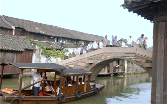 登高走橋，強(qiáng)身健體_副本.jpg